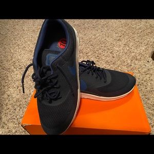 Women’s Nike Shoes-Navy sz 10
